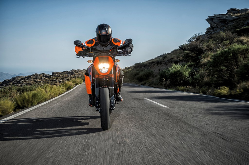 Illustration for article titled 2016 KTM Duke 690 And 690 R: The World's Best Street Scalpel Just Got Much, Much Sharper